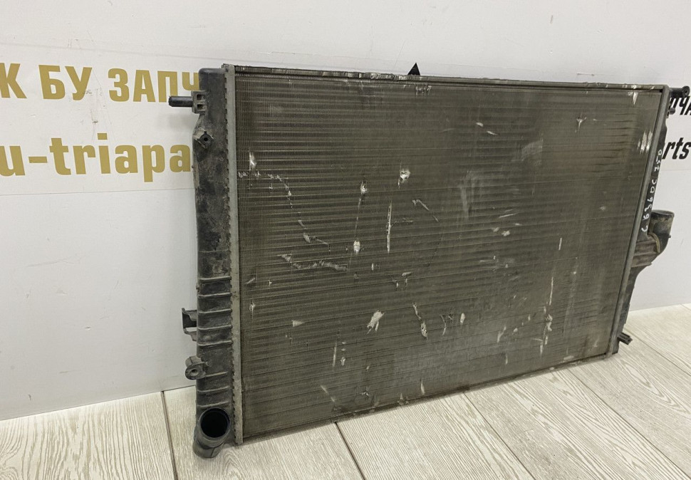 Радиатор охлаждения Lada Largus 2012 oem 214107888R (скл-3) Радиатор охлаждения Lada Largus 2012 oem 214107888R (скл-3)
