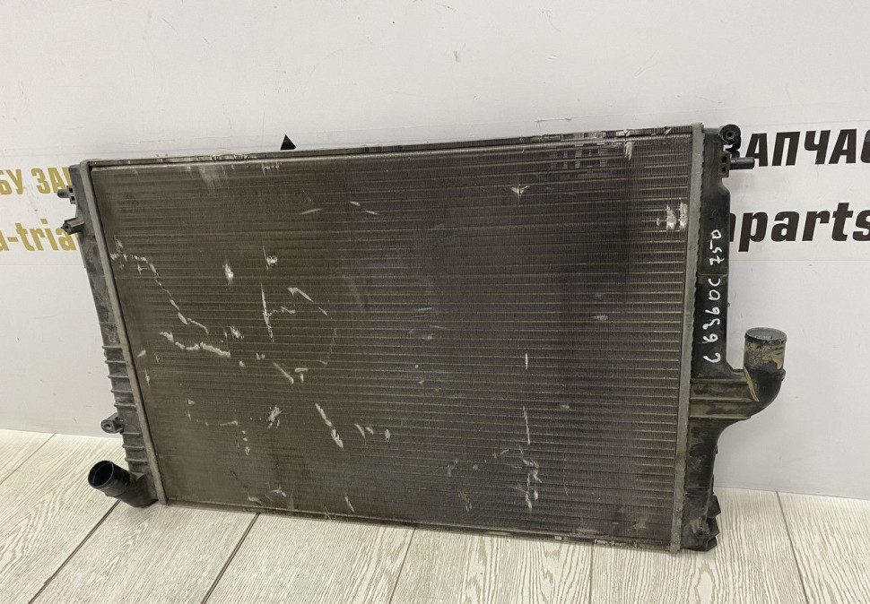 Радиатор охлаждения Lada Largus 2012 oem 214107888R (скл-3) Радиатор охлаждения Lada Largus 2012 oem 214107888R (скл-3)