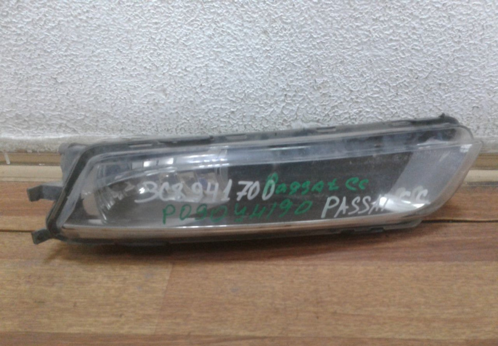 Фара птф правая Volkswagen Passat cc oem 3c8941700 (слом 2 креп)