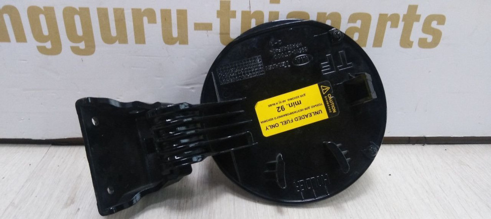Лючок бензобака Kia Optima 3 10-15 oem 695102t000 Лючок бензобака Kia Optima 3 10-15 oem 695102t000