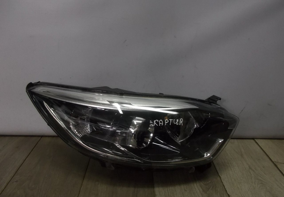 Фара правая бу Renault Kaptur OEM 260108765R
