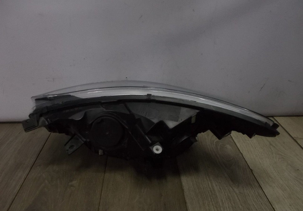 Фара правая бу Renault Kaptur OEM 260108765R