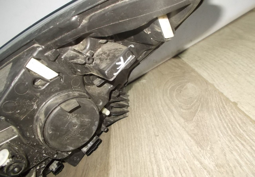 Фара правая бу Renault Kaptur OEM 260108765R