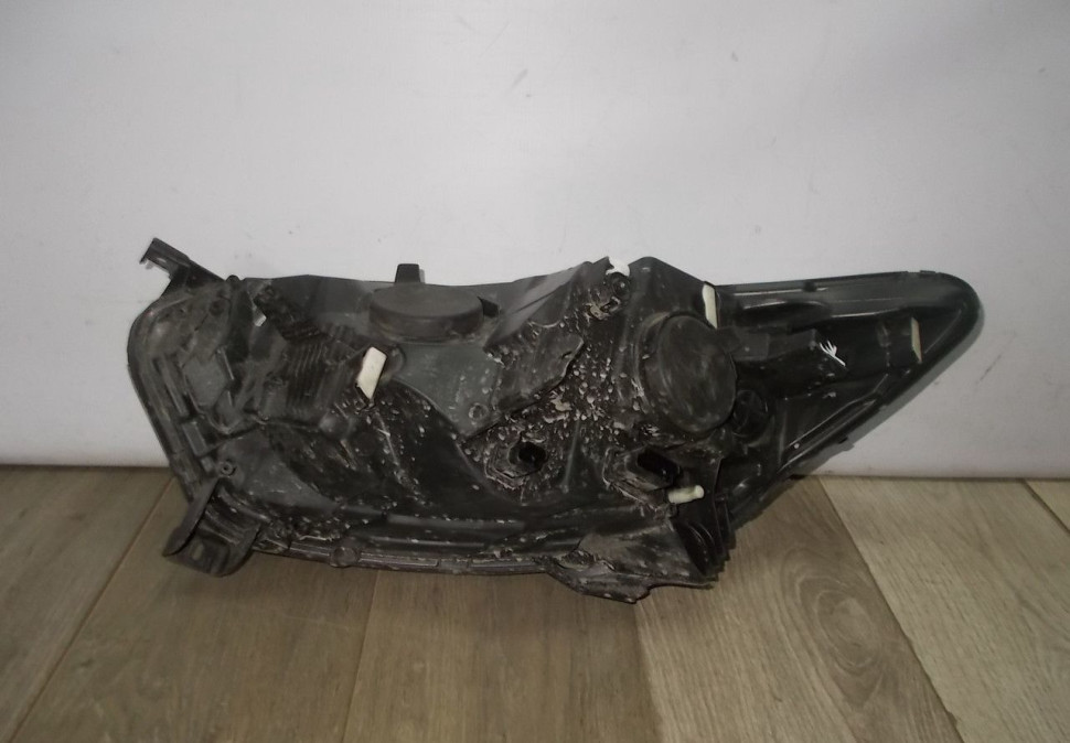 Фара правая бу Renault Kaptur OEM 260108765R
