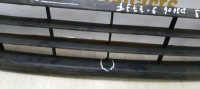 Решетка переднего бампера Volkswagen Jetta 6 дорест 2010-2014 oem 5C6853677