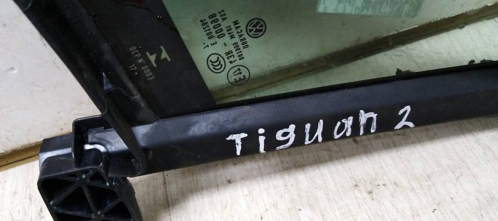 Форточка двери передняя правая Volkswagen Tiguan 2 (2017>) oem 5na845114 Форточка двери передняя правая Volkswagen Tiguan 2 (2017>) oem 5na845114