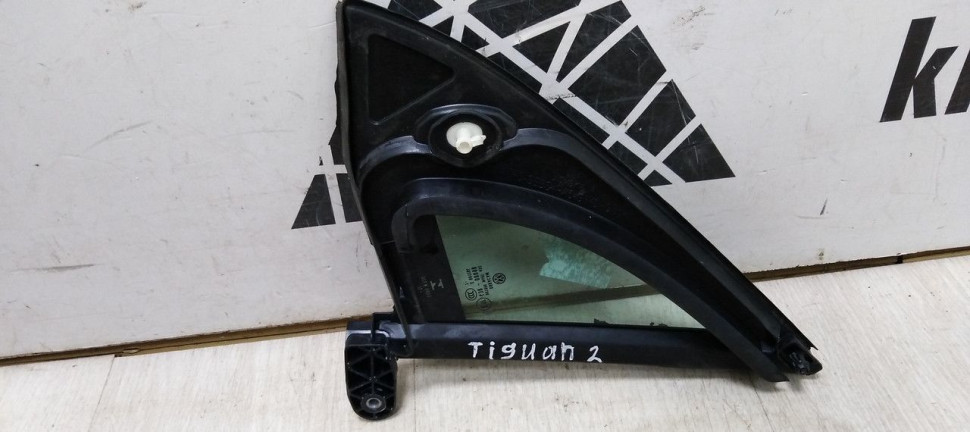 Форточка двери передняя правая Volkswagen Tiguan 2 (2017>) oem 5na845114
