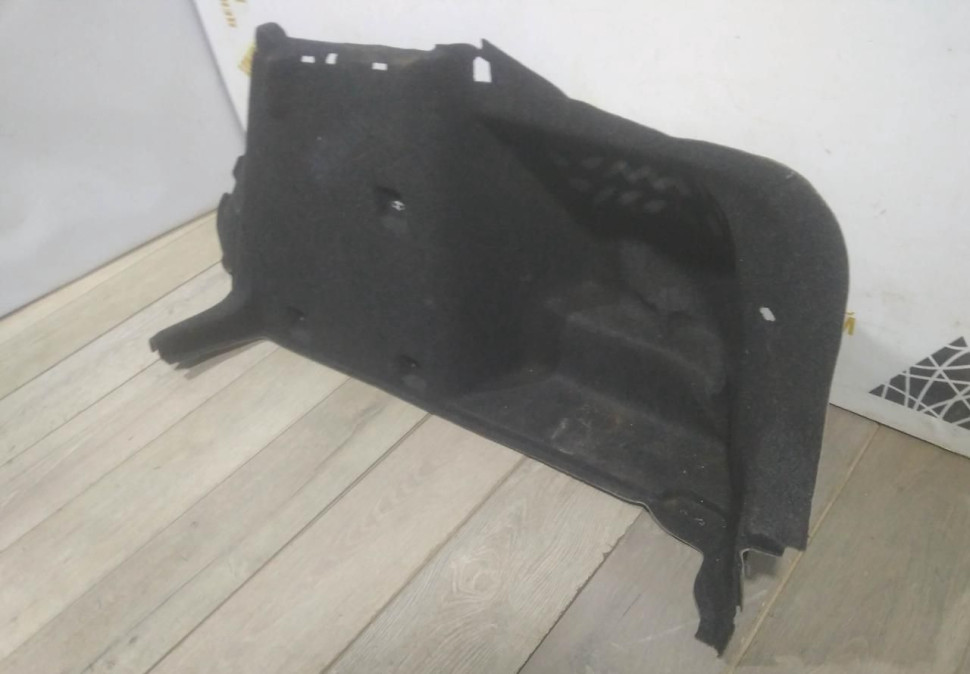 Обивка багажника правая бу Skoda Octavia A7 OEM 5EU867428 Обивка багажника правая бу Skoda Octavia A7 OEM 5EU867428