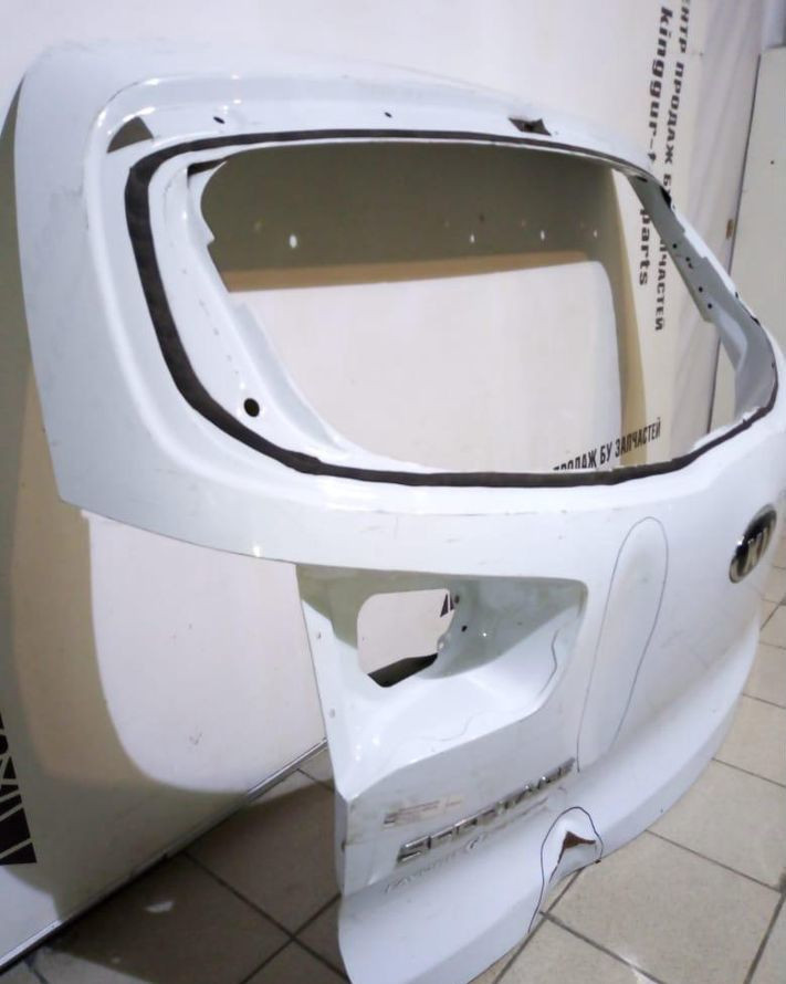 Крышка багажника Kia Sportage 3 oem 737003W010  (Скл-3)