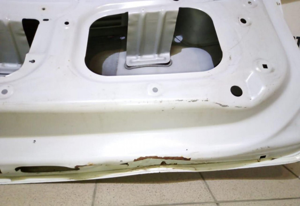 Крышка багажника Kia Sportage 3 oem 737003W010  (Скл-3)