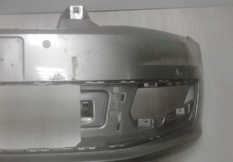 Бампер передний Volkswagen Polo седан рест oem 6RU807221A (мал.трещ) (слом.1креп.) Бампер передний Volkswagen Polo седан рест oem 6RU807221A (мал.трещ) (слом.1креп.)