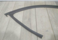 Уплотнитель стекла двери передний правый бу Skoda Octavia A7 OEM 5E0837431
