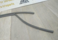 Уплотнитель стекла двери передний правый бу Skoda Octavia A7 OEM 5E0837431