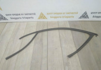 Уплотнитель стекла двери передний правый бу Skoda Octavia A7 OEM 5E0837431