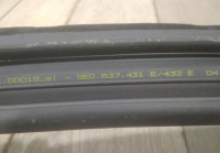 Уплотнитель стекла двери передний правый бу Skoda Octavia A7 OEM 5E0837431