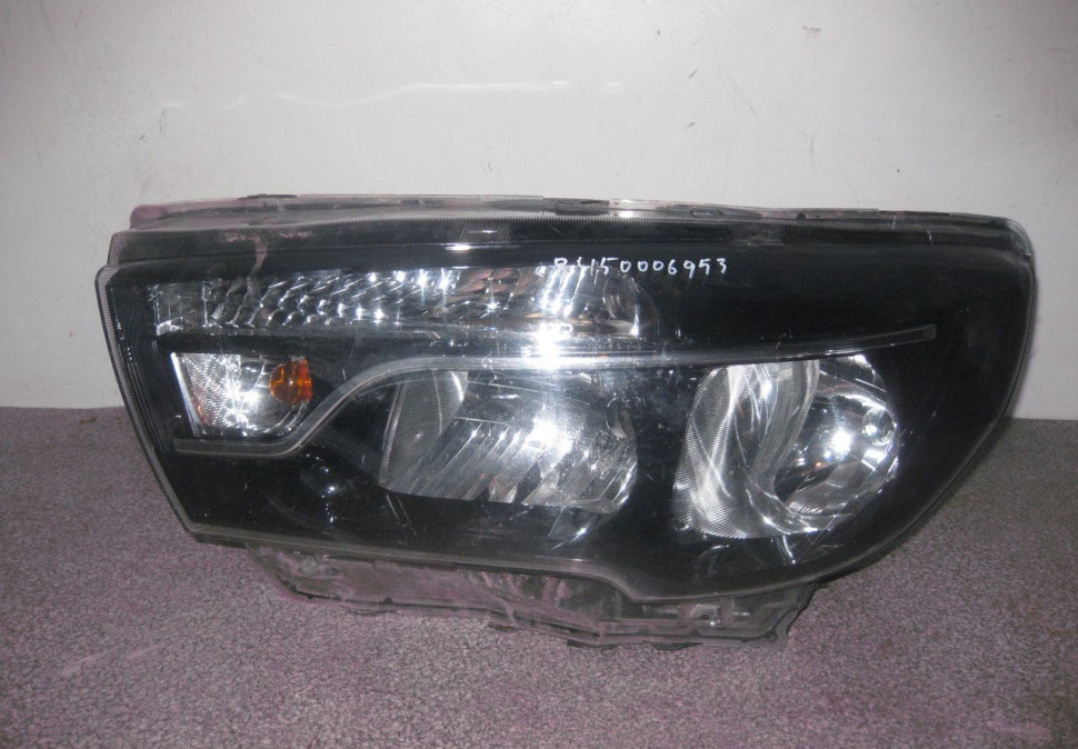 Фара левая Lada Vesta (слом. 2 крепл.) oem 8450006953 (скл-3)