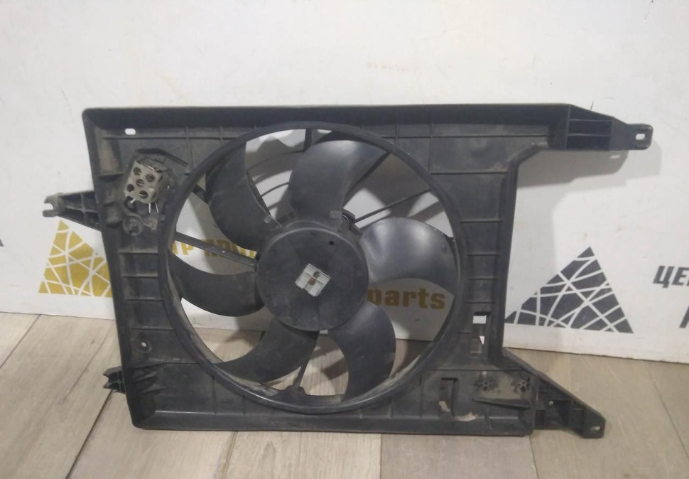 Вентилятор радиатора бу Renault Logan 1 OEM 214815057R Вентилятор радиатора бу Renault Logan 1 OEM 214815057R