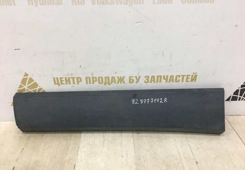 Молдинг двери задний левый бу Renault Arkana OEM 828777172R