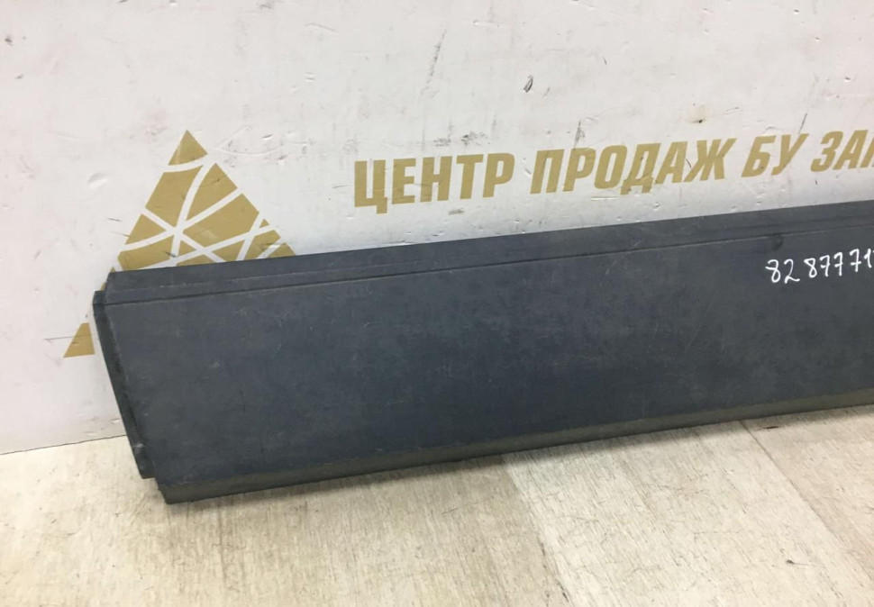 Молдинг двери задний левый бу Renault Arkana OEM 828777172R Молдинг двери задний левый бу Renault Arkana OEM 828777172R
