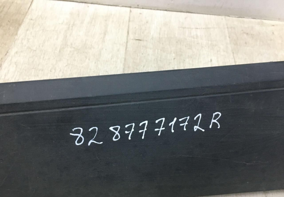 Молдинг двери задний левый бу Renault Arkana OEM 828777172R Молдинг двери задний левый бу Renault Arkana OEM 828777172R