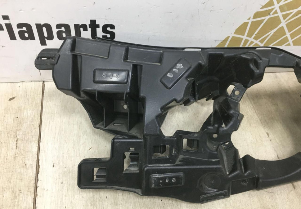 Кронштейн противотуманной фары левый бу BMW X4 F26 OEM 51117338563 Кронштейн противотуманной фары левый бу BMW X4 F26 OEM 51117338563