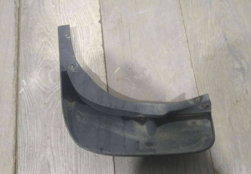 Брызговик задний правый бу Renault Duster OEM 788126833R