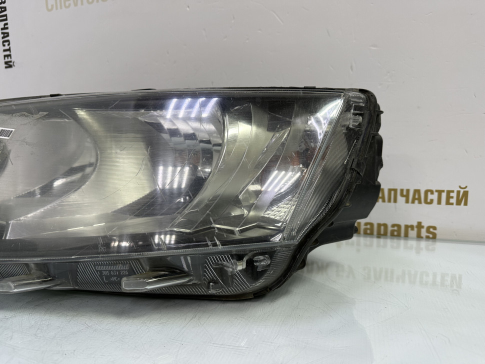 Фара галоген левая Skoda Octavia A7 до рестайлинг OEM 5E1941015