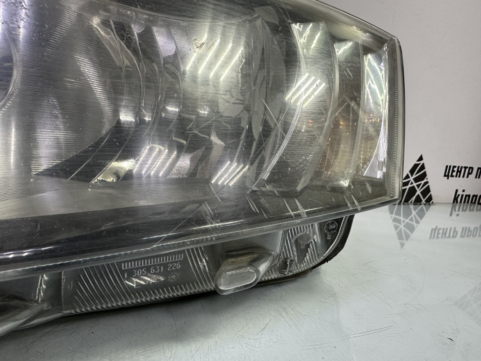Фара галоген левая Skoda Octavia A7 до рестайлинг OEM 5E1941015