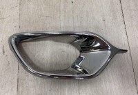 Молдинг решетки противотуманной фары левый Renault Logan 2 OEM 261A37963R