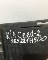 Решетка переднего бампера Kia Ceed 1 рест oem 865221h500