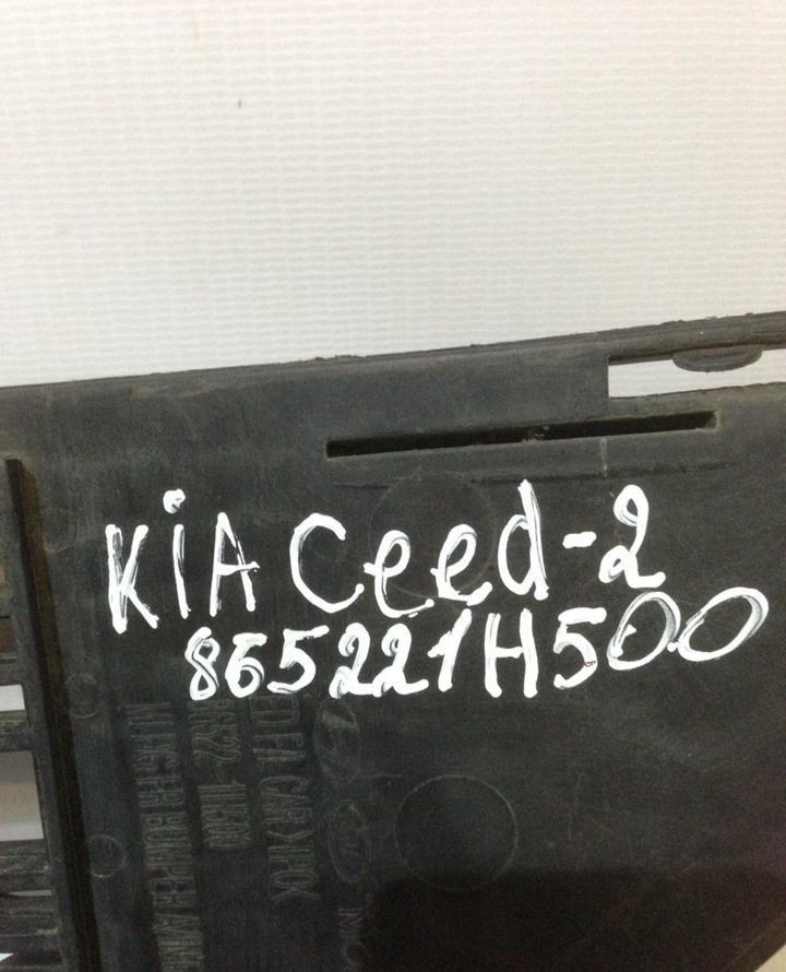 Решетка переднего бампера Kia Ceed 1 рест oem 865221h500 Решетка переднего бампера Kia Ceed 1 рест oem 865221h500