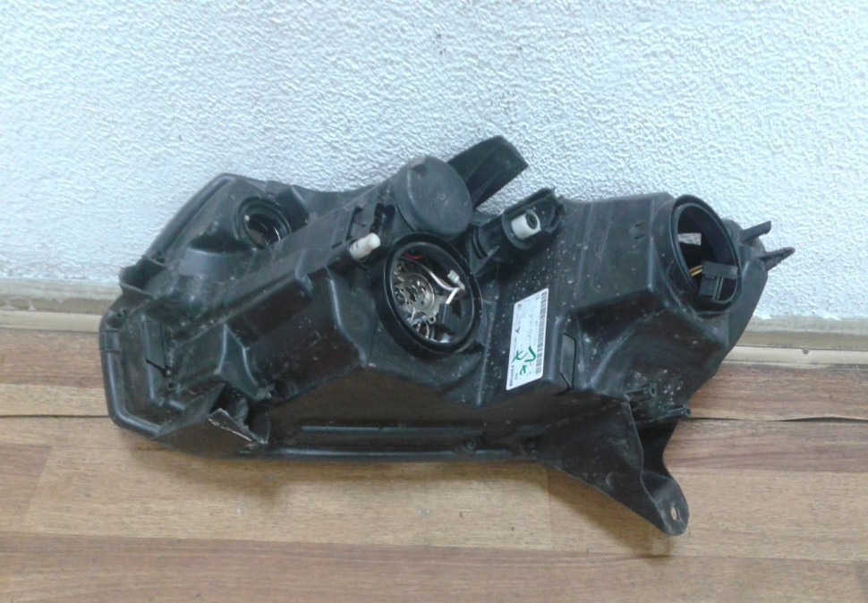 Фара правая Renault Logan 2 oem 260105553r (слом. 2 крепл.) (скл-3) Фара правая Renault Logan 2 oem 260105553r (слом. 2 крепл.) (скл-3)