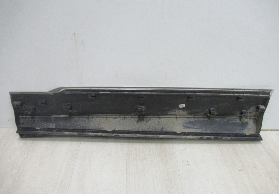 Молдинг двери передний правый Volkswagen Tiguan 2 oem 5NA854940N Молдинг двери передний правый Volkswagen Tiguan 2 oem 5NA854940N