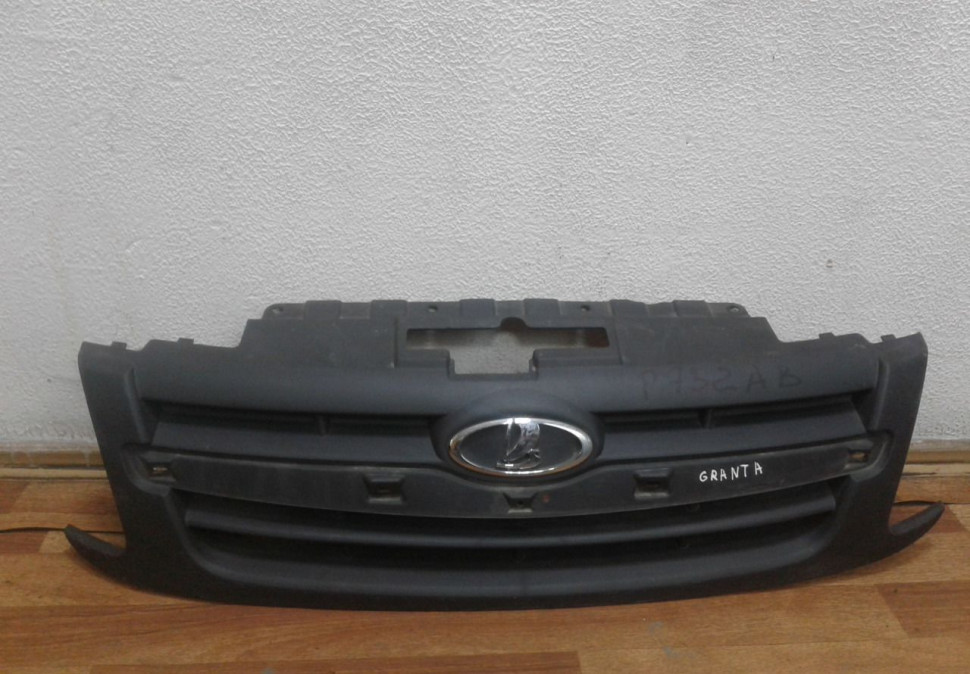 Решетка радиатора Lada Granta oem 21902803056 (скл-3)