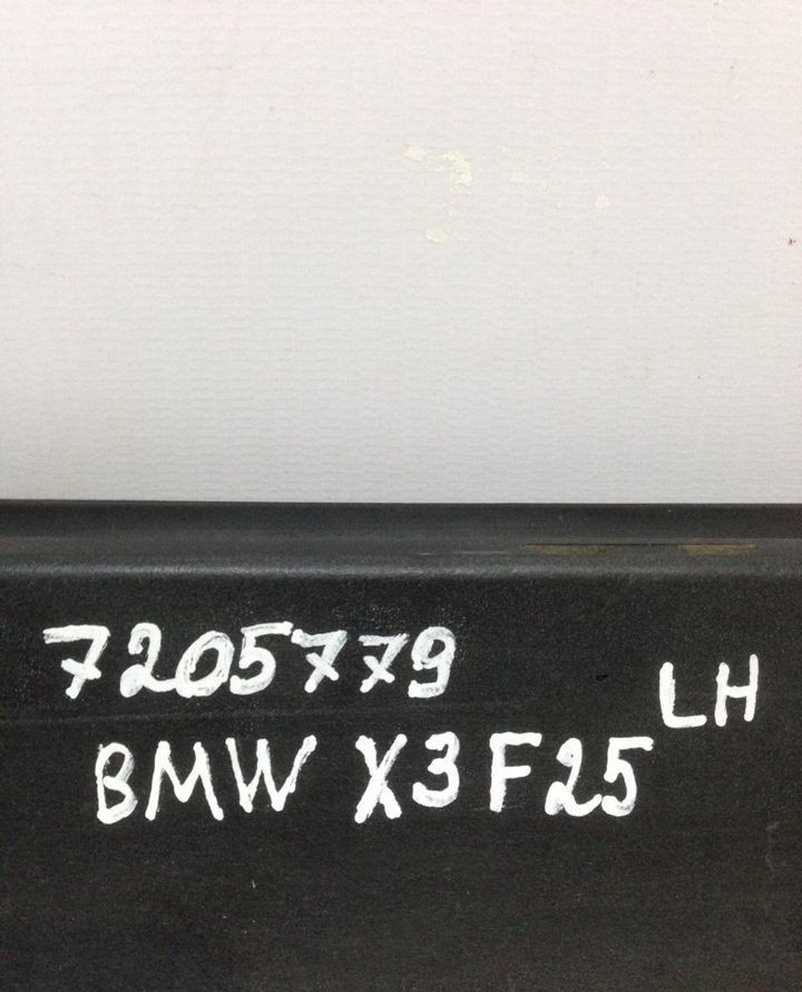 Молдинг двери передний левый  BMW X3 F25 oem 51137205779 (скл-3)
