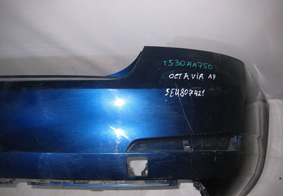 Бампер задний Skoda Octavia A7 oem 5eu807421 (мал. вмятина) (скл-3)