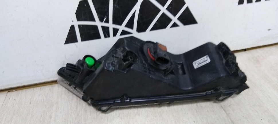 Противотуманная фара (Птф) правая Volkswagen Tiguan 2 oem 5na941700b