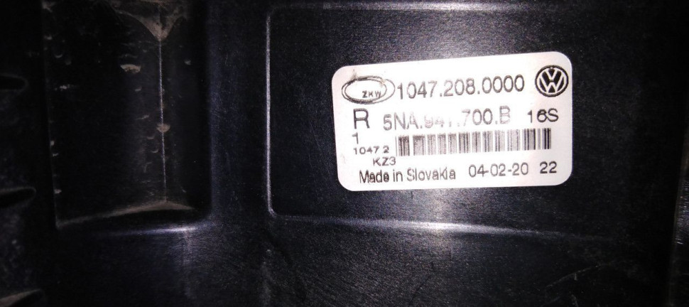 Противотуманная фара (Птф) правая Volkswagen Tiguan 2 oem 5na941700b