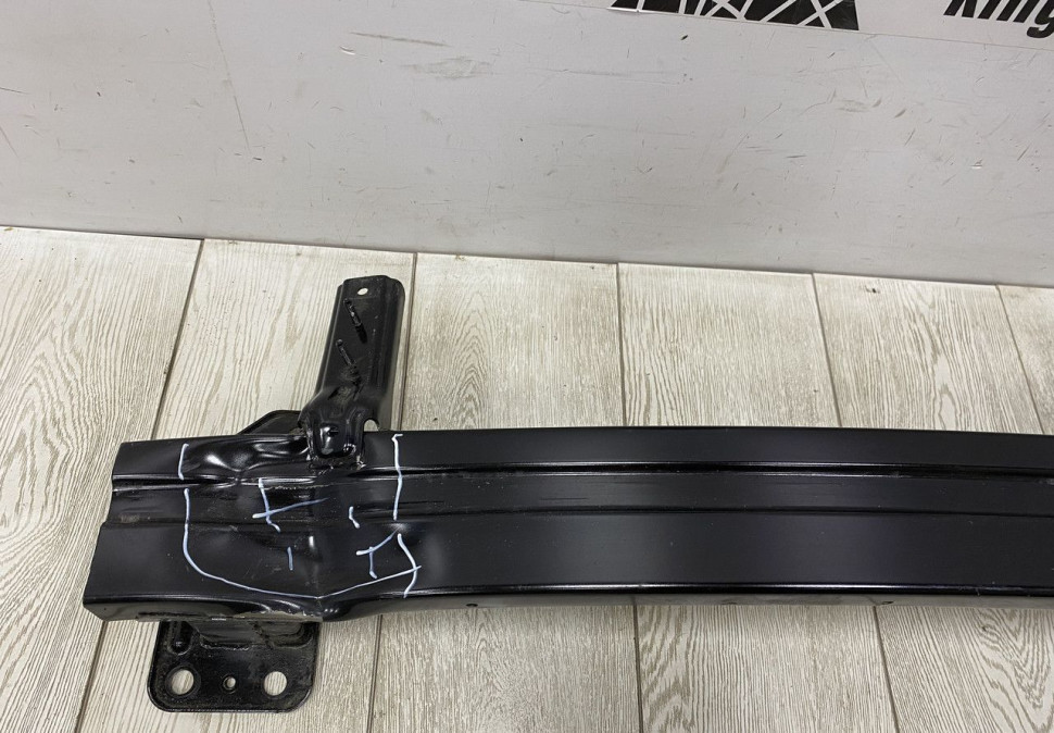 Усилитель переднего бампера Hyundai Creta 2016 OEM 64900M0000