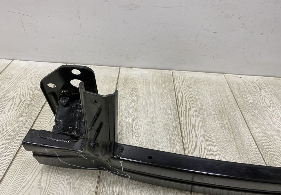 Усилитель переднего бампера Hyundai Creta 2016 OEM 64900M0000