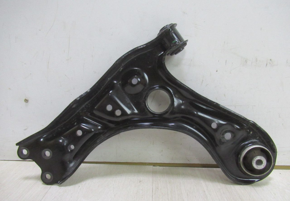 Рычаг передний правый Volkswagen Polo седан Oem 6RU407152