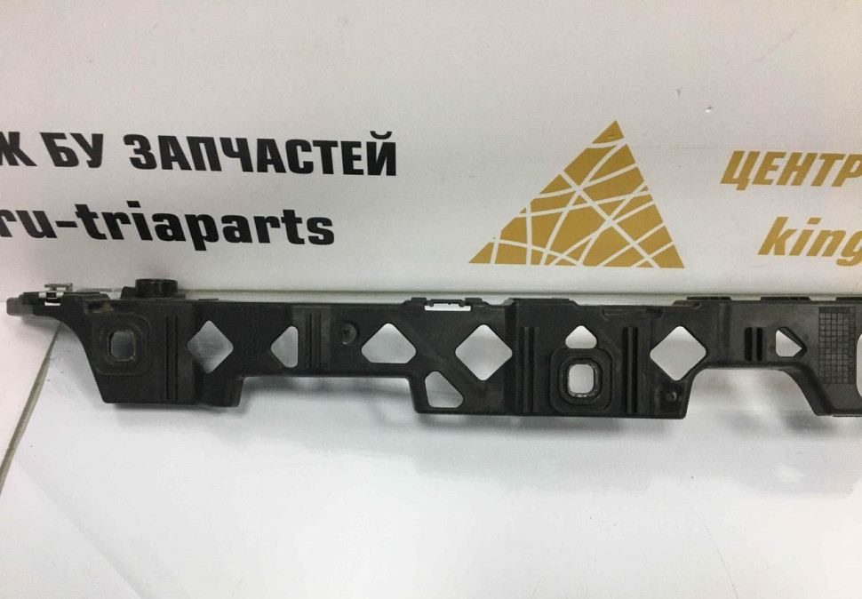 Кронштейн переднего бампера центральный BMW X2 F39 2017>oem11252010