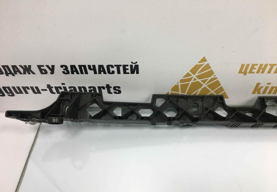 Кронштейн переднего бампера центральный BMW X2 F39 2017>oem11252010