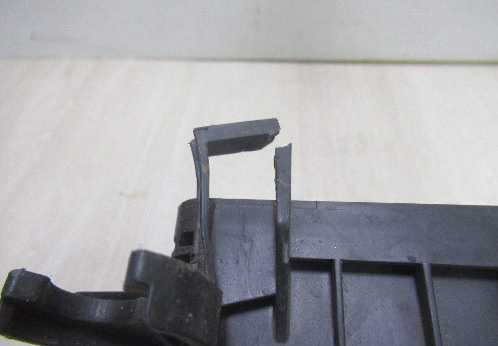 Крышка (крышка) корпуса воздушнего фильтра Hyundai Solaris 2 oem 28110H8100 (слом.2крепл) Крышка (крышка) корпуса воздушнего фильтра Hyundai Solaris 2 oem 28110H8100 (слом.2крепл)