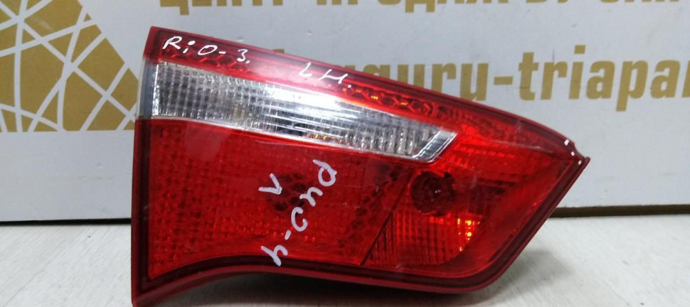 Фонарь внутренний левый Kia Rio 3 до рест oem 924034x000