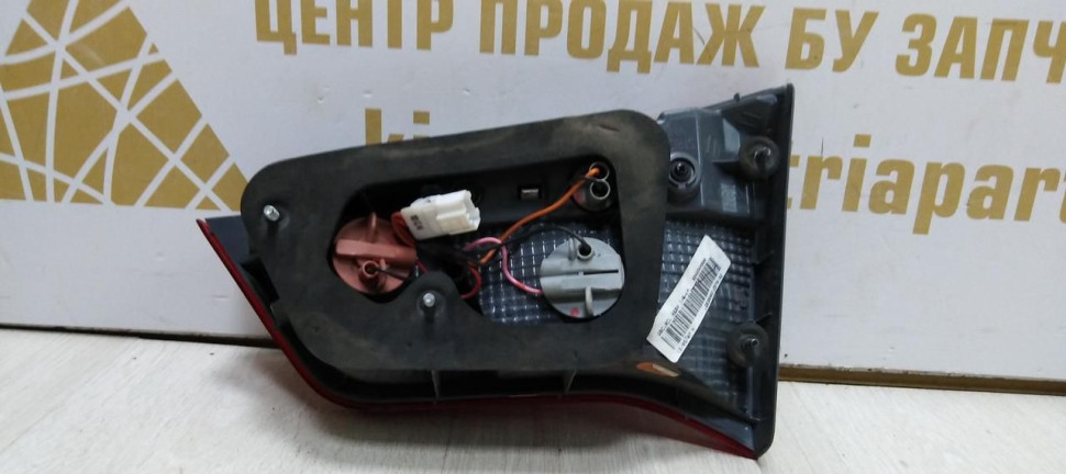Фонарь внутренний левый Kia Rio 3 до рест oem 924034x000