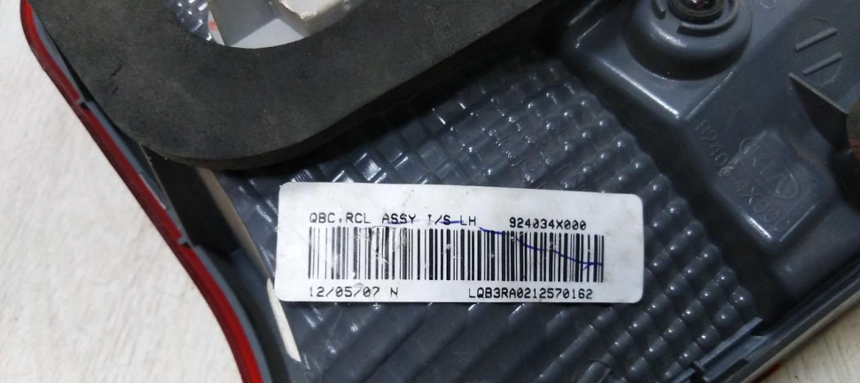 Фонарь внутренний левый Kia Rio 3 до рест oem 924034x000