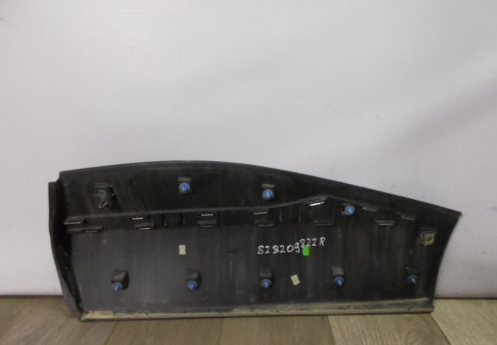 Молдинг двери задний правый бу Renault Kaptur OEM 828209822R