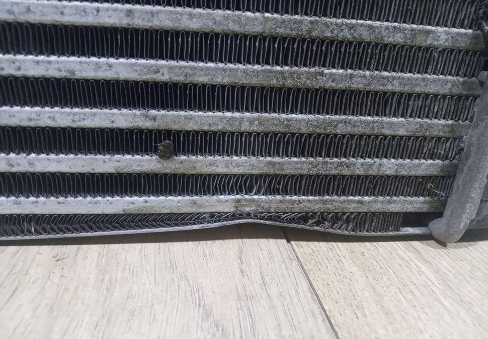 Радиатор интеркулера бу Renault Kaptur OEM 144965154R Радиатор интеркулера бу Renault Kaptur OEM 144965154R