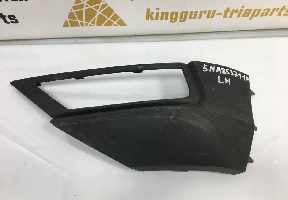 Накладка противотуманной фары левая Volkswagen Tiguan 2 2017 OEM 5NA853211A